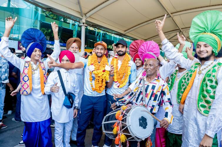 Asian Cup winning hockey players were warmly welcomed in Amritsar Hockey Team: ਏਸ਼ੀਅਨ ਕੱਪ ਜੇਤੂ ਹਾਕੀ ਦੇ ਖਿਡਾਰੀਆਂ ਦਾ ਅੰਮ੍ਰਿਤਸਰ 'ਚ ਜ਼ੋਰਦਾਰ ਸਵਾਗਤ, ਭਾਰਤੀ ਟੀਮ 'ਚ 10 ਮੁੰਡੇ ਪੰਜਾਬੀ 