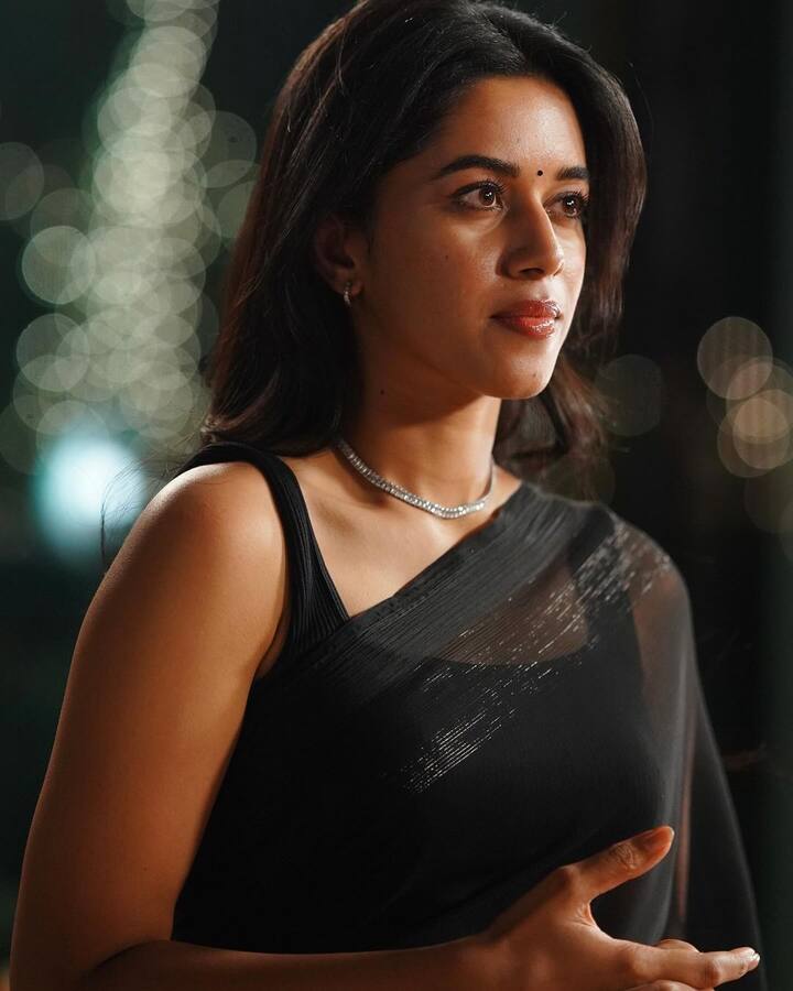 కానీ ఈ సినిమాకు మొదటి షో నుంచే నెగిటివ్ టాక్ వచ్చింది.