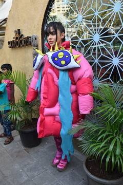 ఇలాంటి విచిత్రమైన ఐడియాలు ఉర్ఫీకే వస్తాయేమో - వెరైటీ అవుట్ ఫిట్ చూశారా?