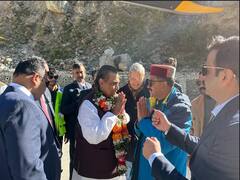 Mukesh Ambani: मुकेश अंबानी ने बदरीनाथ धाम पहुंचकर किए दर्शन, होने वाली बहू राधिका मर्चेंट भी थीं मौजूद- देखें तस्वीरें