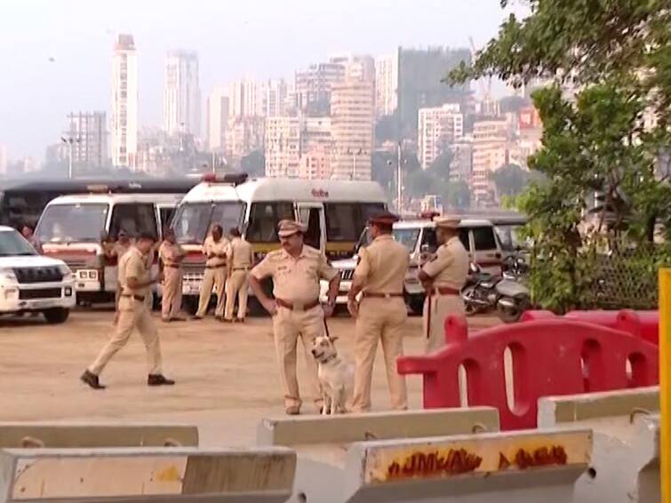 Mumbai police security beefed up after Maratha Kranti Morcha protest message goes viral CM Eknath Shinde Maratha Reservation Maharashtra News मराठा क्रांती मोर्चा आज मुंबईत धडकणार? व्हायरल मेसेजनंतर मरिन ड्राईव्ह परिसरात कडेकोट बंदोबस्त