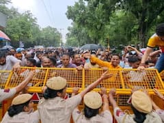 Delhi में बीजेपी का प्रदर्शन, शराब नीति को लेकर AAP सरकार पर लगाए गंभीर आरोप 