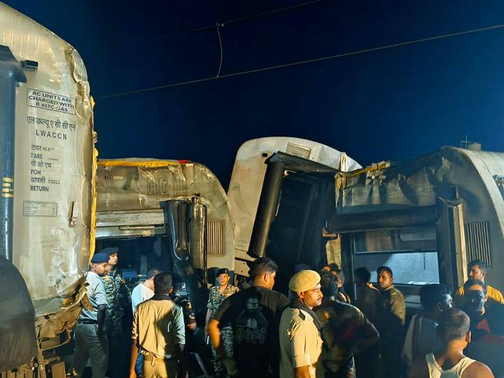 Police and locals at the site of the accident where the Delhi-Kamakhya North East Express derailed near Raghunathpur railway station in Buxar district. (Source: PTI)