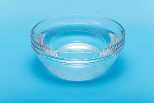 સૂતા પહેલા પલંગની નીચે એક વાસણમાં પાણી રાખીને સૂવાથી સારી ઊંઘ આવે છે.