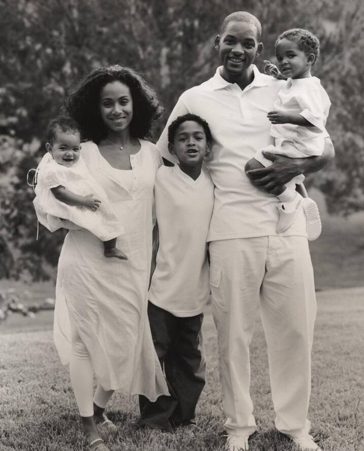 हॉलीवुड इंडस्ट्री की बात करें तो, इसमें सबसे पहला नाम आता है विल स्मिथ और जैडा पिंकेट का. दोनों कई 7 सालों से एक दूसरे से अलग रह हैं लेकिन अभी तक ऑफिशिलय तलाक नहीं लिया है.