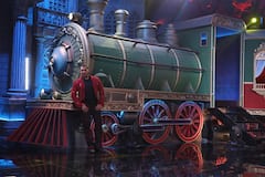 Bigg Boss 17: Weekend Ka Vaar Stage Unveiled As Salman Khan Poses On The New Set