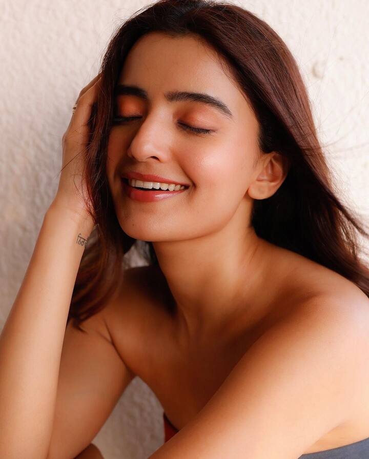 రుక్షర్ థిల్లాన్ అందమైన ఫోటోలు  -Image Credit: Rukshar Dhillon /Instagram