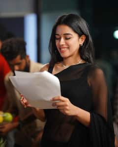 నల్ల చీరలో అందంగా మృణాళిని రవి - ఎంత బాగుందో!