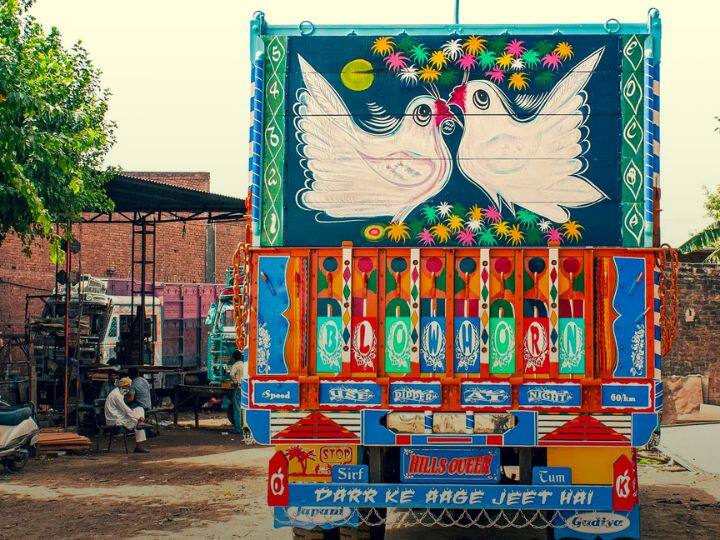 ऐसे में ज्वलनशील पदार्थ ले जा रहे ट्रक में आग लगने का खतरा बढ़ जाता है. इससे बचने के लिए ट्रक में इस चैन को बांध दिया जाता है. क्योंकि ये चैन नीचे धरती से टच हो रही होती है, इसलिए सारा चार्ज इसके जरिए पृथ्वी में चला जाता है और ट्रक सुरक्षित रहता है.