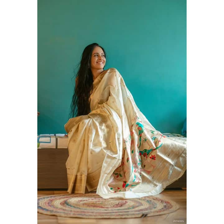 ऐश्वर्या आणि अविनाश यांनी सोशल मीडियावर शेअर केलेल्या व्हिडीओमध्ये या दोघांचा रोमँटिक अंदाज बघायला मिळत आहे. ऐश्वर्या आणि अविनाश यांच्या या व्हिडीओला