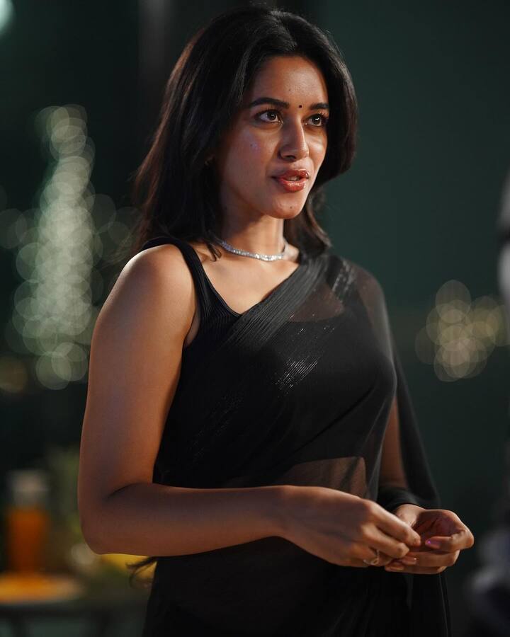 ‘మామా మశ్చీంద్ర’ సినిమాలో ఆమె పాత్ర లుక్ అదేనంటూ క్యాప్షన్లో తెలిపారు.