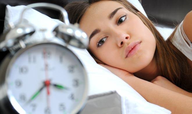 આજકાલ મેદસ્વીતાની જેમ અનિંદ્રાની સમસ્યા પણ મોટાભાગના લોકોને સતાવે. ગાઢ નિંદ્રા માટે કેટલાક લોકોને સ્લિપિંગ ટેબલેટનો ઉપયોગ કરવો પડે છે. આ સમસ્યામાં કેટલાક જ્યોતિષી ઉપાય અજમાવી જુઓ.