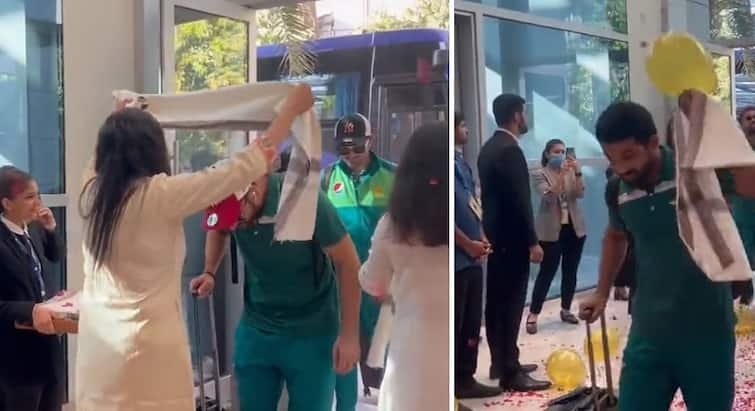 Watch: Girls danced and showered flowers, created ruckus to welcome Pakistani team Watch: છોકરીઓએ ડાન્સ કર્યો અને ફૂલોની વર્ષા કરી, પાકિસ્તાની ટીમનું સ્વાગત કરવા પર થયો હોબાળો