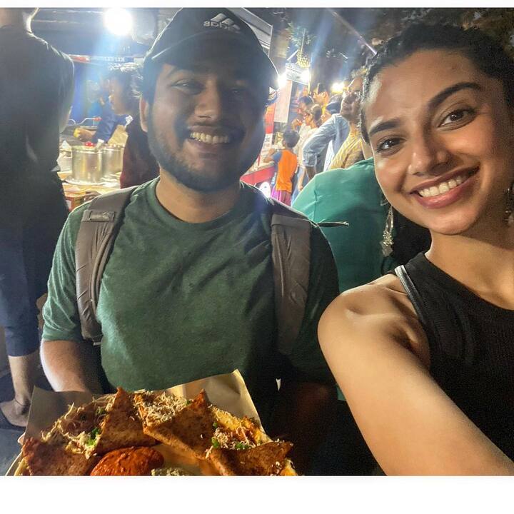 ఆమె ఫోటోలకు లైక్లు, షేర్లు తెగ వచ్చాయి. -Image credit: Meenakshi chaudhary:/Instagram