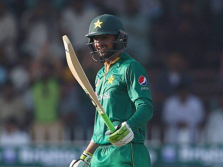 शोएब मलिक की नेटवर्थ 25 मिलियन अमेरिकी डॉलर (208 करोड़ रुपये) है. शोएब भी पाक टीम की कमान संभाल चुके हैं. उन्होंने अपने ऑलराउंडर खेल के जरिए पाकिस्तान को कई मुकाबले जिताए हैं. शोएब टेस्ट और वनडे क्रिकेट से संन्यास ले चुके हैं लेकिन टी20 क्रिकेट में वह अभी भी दम दिखा रहे हैं.