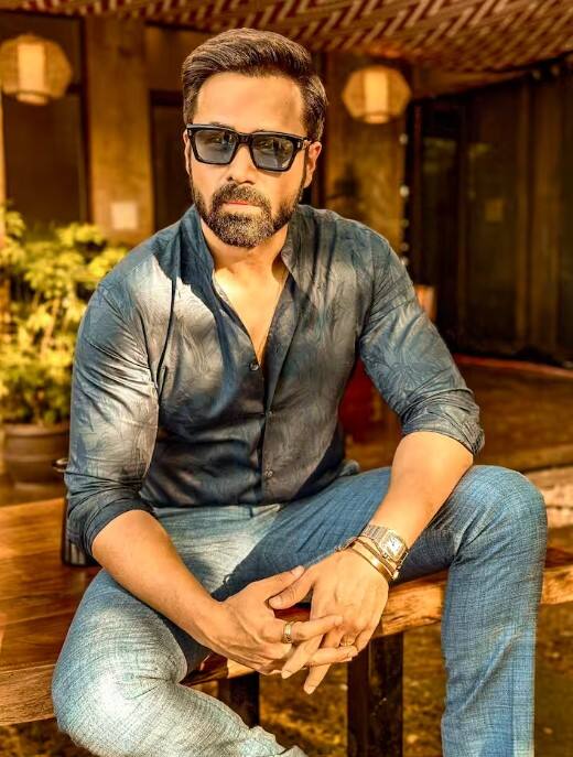 ਇਮਰਾਨ ਹਾਸ਼ਮੀ ਦਾ ਇਹ ਲਗਜ਼ਰੀ ਸ਼ਾਹੀ ਮਹਿਲ ਮੁੰਬਈ ਦੇ ਇੱਕ ਪੌਸ਼ ਇਲਾਕੇ ਵਿੱਚ ਹੈ। ਜਿਸ ਨੂੰ ਅਦਾਕਾਰ ਨੇ ਬਹੁਤ ਹੀ ਖੂਬਸੂਰਤੀ ਨਾਲ ਸਜਾਇਆ ਹੈ।