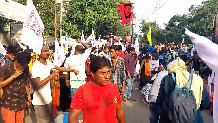 SFI Of Purba Bardhaman Broke Barricade While On Deputation To DM At Bardhaman Purba Bardhaman:জেলাশাসকের দফতরে ডেপুটেশন দিতে এসে ব্যারিকেড ভাঙল এসএফআই, তুলকালাম বর্ধমানে