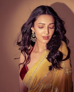 చీరలో మెరిసిపోతున్న నేహా శెట్టి - కొత్త ఫొటోలు చూశారా?