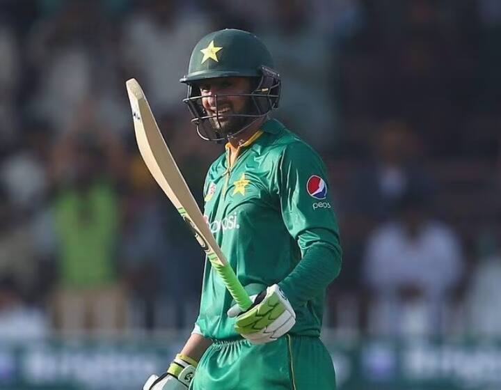 ਸ਼ੋਏਬ ਮਲਿਕ ਦੀ ਕੁੱਲ ਜਾਇਦਾਦ 25 ਮਿਲੀਅਨ ਅਮਰੀਕੀ ਡਾਲਰ (208 ਕਰੋੜ ਰੁਪਏ) ਹੈ। ਸ਼ੋਏਬ ਨੇ ਪਾਕਿਸਤਾਨੀ ਟੀਮ ਦੀ ਕਮਾਨ ਵੀ ਸੰਭਾਲ ਲਈ ਹੈ। ਉਸ ਨੇ ਆਪਣੇ ਆਲਰਾਊਂਡਰ ਖੇਡ ਰਾਹੀਂ ਪਾਕਿਸਤਾਨ ਲਈ ਕਈ ਮੈਚ ਜਿੱਤੇ ਹਨ। ਸ਼ੋਏਬ ਨੇ ਟੈਸਟ ਅਤੇ ਵਨਡੇ ਕ੍ਰਿਕਟ ਤੋਂ ਸੰਨਿਆਸ ਲੈ ਲਿਆ ਹੈ ਪਰ ਉਹ ਅਜੇ ਵੀ ਟੀ-20 ਕ੍ਰਿਕਟ 'ਚ ਤਾਕਤ ਦਿਖਾ ਰਿਹਾ ਹੈ।