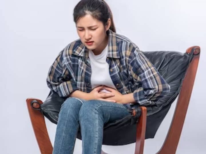 पेट में दिक्कत है तो इसका सीधा मतलब होता है कि इस संबंधी आपकी पाचन क्रिया से है. इसलिए कभी भी पेट की समस्या को हल्के में नहीं लेना चाहिए. बल्कि तुरंत डॉक्टर से सलाह लेनी चाहिए.