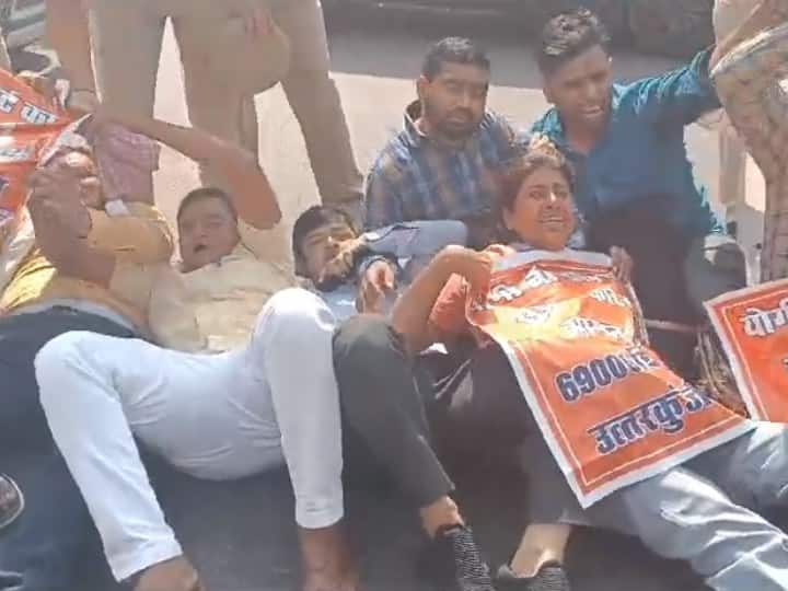 Up 69000 Teacher Recruitment Aspirants Protest Surround Cm Yogi Adityanath Residence Ann Up 8916