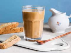 Health Tips: क्या आप भी ठंडी चाय को फिर से गर्म करके पीते हैं? जान लीजिए क्यों है मना करते हैं एक्सपर्ट