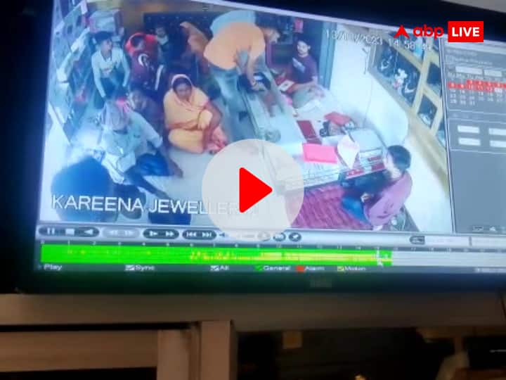 Siwan Jewelery Shop Looted by 4 Miscreants Also Shot Shopkeeper CCTV LIVE VIDEO Footage ann Watch: सीवान में ज्वेलरी दुकान में लूटपाट, बदमाशों ने गोली भी मारी, एक की मौत, दूसरा जख्मी, LIVE VIDEO