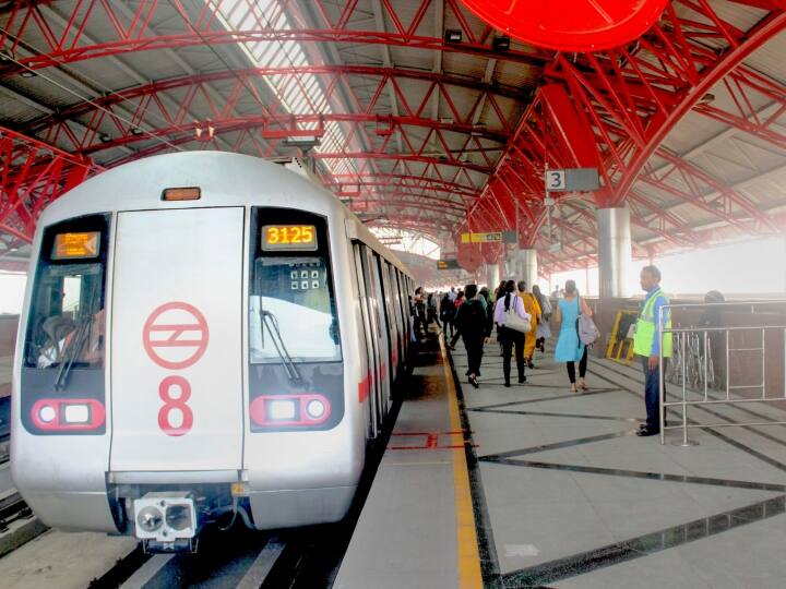 Delhi Metro Ticket can buy by scanning QR Code DMRC Started Facilities Along With PAYTM Delhi Metro: दिल्ली मेट्रो में लाइन में खड़े होने का झंझट खत्म, अब QR Code स्कैन कर ले सकते हैं टिकट, जानें कैसे?