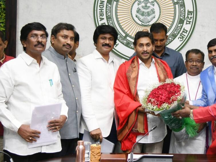 SC status for Dalit Christians passed in AP Assembly sent to Centre, CM Jagan Mohan Reddy CM Jagan: దళిత క్రైస్తవులకు ఎస్సీ హోదా ఇవ్వాలని తీర్మానం, కేంద్రానికీ పంపాం - సీఎం జగన్