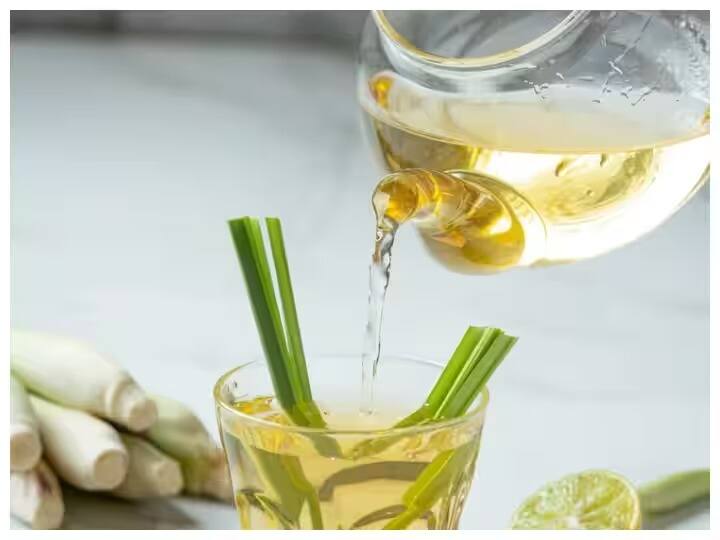 याशिवाय मेथीचे पाणी देखील त्वचा निरोगी आणि चमकदार ठेवते. मेथीतील अँटीऑक्सिडंट्स त्वचेच्या पेशींना नुकसान होण्यापासून वाचवतात आणि त्वचेला आतून निरोगी ठेवतात.