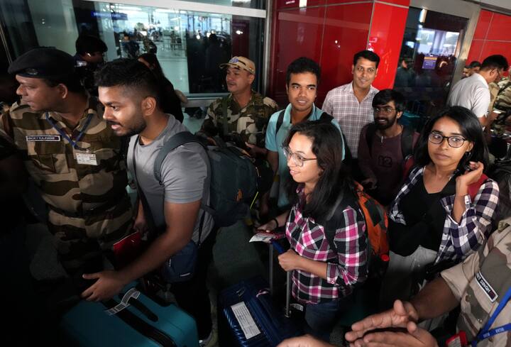 ওয়াকিবহাল মহলের মতে, এর অর্থ স্পষ্ট। এর পর গাজায় 'গ্রাউন্ড ইনভেশন' বা ভূপথে হামলা করবে ইজরায়েল। তার আগে চূড়ান্ত সতর্কবার্তা।