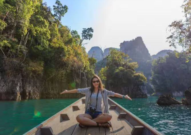 ਰਿਮੋਟ ਕਾਮੇ ਅਕਸਰ ਆਪਣੇ ਆਪ ਨੂੰ ਜ਼ਿਆਦਾ ਘੰਟੇ ਕੰਮ ਕਰਦੇ ਹੋਏ, ਘੱਟ ਸਫ਼ਰ ਕਰਦੇ ਅਤੇ ਬਹੁਤ ਜ਼ਿਆਦਾ ਸਮਾਜਿਕਤਾ ਨਾ ਕਰਦੇ ਹੋਏ ਪਾਉਂਦੇ ਹਨ। ਇਹ ਸਭ ਉਨ੍ਹਾਂ ਦੀ ਮਾਨਸਿਕ ਅਤੇ ਸਰੀਰਕ ਸਿਹਤ 'ਤੇ ਮਾੜਾ ਅਸਰ ਪਾ ਸਕਦਾ ਹੈ। ਇੱਕ ਤਾਜ਼ਗੀ ਭਰੀ ਛੁੱਟੀ ਉਹਨਾਂ ਸਾਰੇ ਨਕਾਰਾਤਮਕ ਮਾੜੇ ਪ੍ਰਭਾਵਾਂ ਨੂੰ ਦੂਰ ਕਰਨ ਵਿੱਚ  ਕੰਮ ਕਰ ਸਕਦੀ ਹੈ।