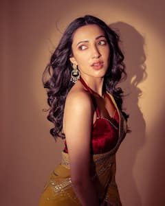 చీరలో మెరిసిపోతున్న నేహా శెట్టి - కొత్త ఫొటోలు చూశారా?