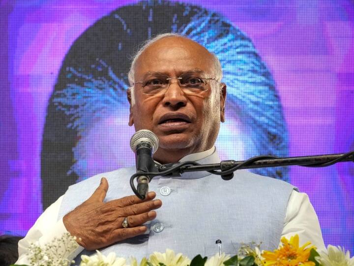 Global Hunger Index Mallikarjun Kharge  Slams PM Modi Center Government Global Hunger Index: 'मोदी सरकार को भले ही आंकड़ों से एलर्जी है, लेकिन...', हंगर इंडेक्स को लेकर मल्लिकार्जुन खरगे का हमला