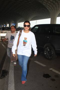 Parineeti Chopra Photos: સેંથામાં સિંદૂર લગાવી એરપોર્ટ પર જોવા મળી પરિણીતી ચોપરા