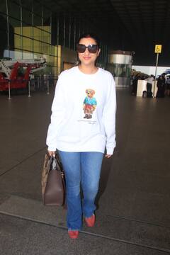 Parineeti Chopra Photos: સેંથામાં સિંદૂર લગાવી એરપોર્ટ પર જોવા મળી પરિણીતી ચોપરા