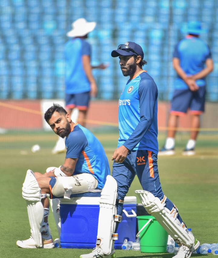 “உலகக்கோப்பை தொடக்க விழாவை நடத்தாத பிசிசிஐ ஏன் இந்தியா பாகிஸ்தான் மோதும் போட்டியை மட்டும் இப்படி பிரம்மாண்டமாக நடத்த வேண்டும்?”என்ற கேள்வியும் தற்போது எழுந்து வருகின்றன.