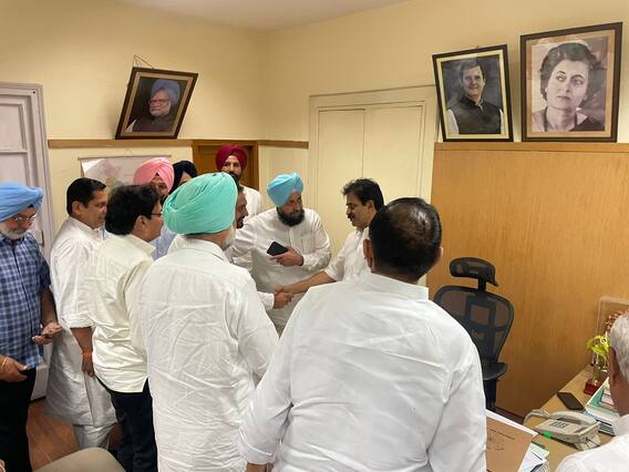 Congress: ਬੀਜੇਪੀ ਨੂੰ ਵੱਡਾ ਝਟਕਾ, ਰਾਜ ਕੁਮਾਰ ਵੇਰਕਾ ਦੇ ਨਾਲ ਦੇਖੋ ਹੋਰ ਕਿਹੜੇ 2 ਸਾਬਕਾ ਮੰਤਰੀ ਵਾਪਸ ਆਏ ਕਾਂਗਰਸ 'ਚ Congress: ਬੀਜੇਪੀ ਨੂੰ ਵੱਡਾ ਝਟਕਾ, ਰਾਜ ਕੁਮਾਰ ਵੇਰਕਾ ਦੇ ਨਾਲ ਦੇਖੋ ਹੋਰ ਕਿਹੜੇ 2 ਸਾਬਕਾ ਮੰਤਰੀ ਵਾਪਸ ਆਏ ਕਾਂਗਰਸ 'ਚ