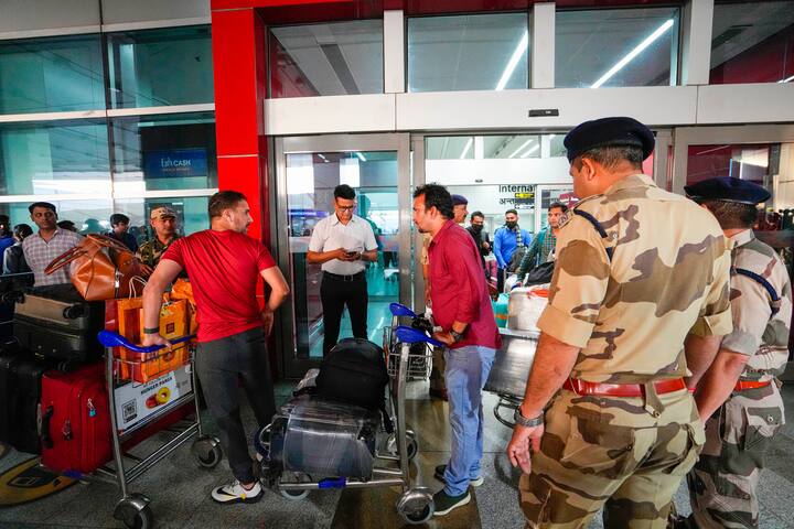 একে তো দেশ থেকে এত দূরে, তার উপর এই পরিস্থিতি। এমন একটা সময়ে ভারতীয়দের দেশের ফিরিয়ে আনার উদ্যোগ নিয়েছে কেন্দ্র।