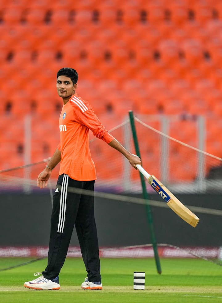 मागील वर्षभरापासून शुभमन गिल याने खोऱ्याने धावा चोपल्या आहेत.