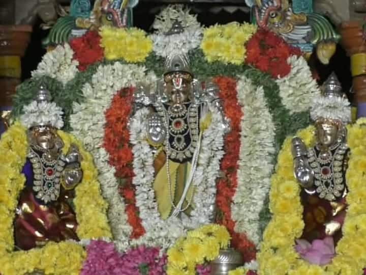 கரூர் கல்யாண வெங்கட்ரமண சுவாமி ஆலயத்தில் பூந்தேர் திருவீதி உலா - திரளான பக்தர்கள் பங்கேற்பு