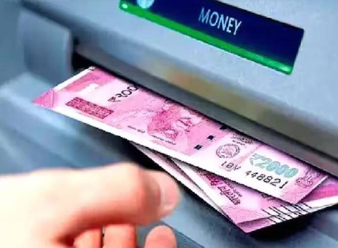 ਜੇਕਰ ਬੈਂਕ ਸ਼ਿਕਾਇਤ ਦਰਜ ਕਰਨ ਤੋਂ ਬਾਅਦ ਵੀ ਪੈਸੇ ਵਾਪਸ ਨਹੀਂ ਕਰਦਾ ਹੈ, ਤਾਂ ਤੁਸੀਂ ਬੈਂਕ ਦੇ ਅੰਦਰੂਨੀ ਲੋਕਪਾਲ ਕੋਲ ਆਪਣੀ ਸ਼ਿਕਾਇਤ ਦਰਜ ਕਰਵਾ ਸਕਦੇ ਹੋ।