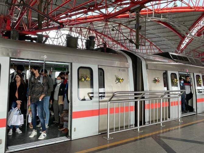 DMRC ने बताया कि CAT परीक्षा के लिए संडे को दिल्ली मेट्रो लाइन में नहीं चलना चाहिए