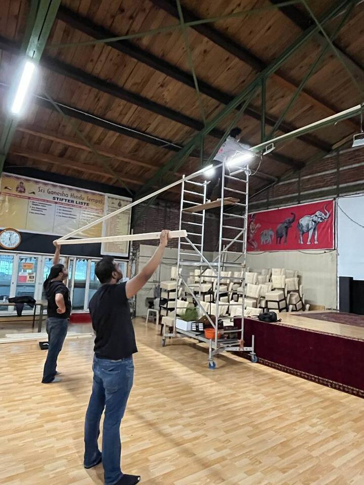 জার্মানিতে দায়িত্বপ্রাপ্ত ভারতীয় রাষ্ট্রদূত উপস্থিত থাকবেন এই দুর্গাপুজোয়। ভারতীয় রাষ্ট্রদূত পার্বথানেনি হরিশ (Mr. Parvathaneni Haris) উদ্বোধন করবেন এই পুজোর।