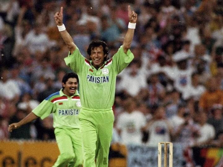 इमरान खान पाकिस्तान के सबसे अमीर क्रिकेटर हैं. वह पाकिस्तान टीम के पूर्व कप्तान रह चुके हैं. पाकिस्तानी की एकमात्र वर्ल्ड कप ट्रॉफी इमरान की कप्तानी में ही आई थी. वह पाकिस्तान के प्रधानमंत्री पद पर भी काम कर चुके हैं. उनकी संपत्ति 70 मिलियन अमेरिकी डॉलर (582 करोड़ रुपये) है.