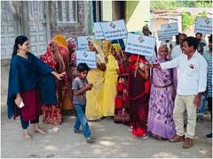 MP Elections 2023: कहीं साइकल रैली तो कहीं हाथों में मेहंदी लगाकर वोटर को किया जा रहा जागरूक, देखें तस्वीरें