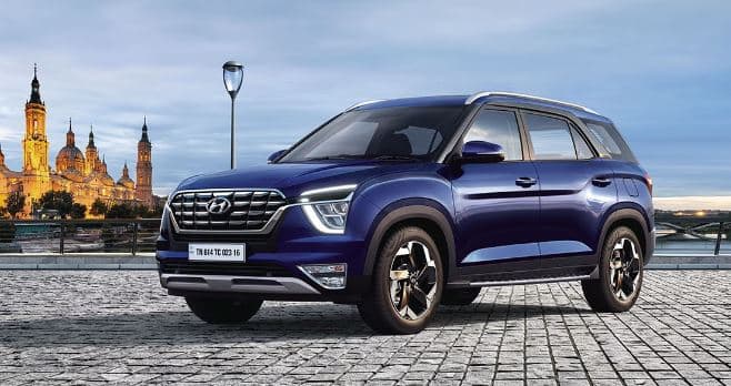 Hyundai Alcazar SUV 'ਤੇ 20,000 ਰੁਪਏ ਤੱਕ ਦੇ ਫਾਇਦੇ ਦਿੱਤੇ ਜਾ ਰਹੇ ਹਨ। ਇਸ ਵਿੱਚ 6 ਅਤੇ 7-ਸੀਟਰ ਵਿਕਲਪ ਹਨ। ਇਹ ਡੀਜ਼ਲ ਅਤੇ ਪੈਟਰੋਲ ਦੋਵਾਂ ਵਿਕਲਪਾਂ ਵਿੱਚ ਉਪਲਬਧ ਹੈ, ਜਿਸ ਵਿੱਚ 1.5-ਲੀਟਰ CRDi ਡੀਜ਼ਲ ਅਤੇ 1.5-ਲੀਟਰ ਟਰਬੋ ਪੈਟਰੋਲ ਇੰਜਣ ਸ਼ਾਮਲ ਹਨ। ਡੀਜ਼ਲ ਇੰਜਣ 116hp ਦੀ ਪਾਵਰ ਅਤੇ 250Nm ਦਾ ਟਾਰਕ ਜਨਰੇਟ ਕਰਦਾ ਹੈ, ਜਦਕਿ ਇਸਦਾ ਟਰਬੋ-ਪੈਟਰੋਲ ਇੰਜਣ 160hp ਅਤੇ 253Nm ਦਾ ਆਊਟਪੁੱਟ ਜਨਰੇਟ ਕਰਦਾ ਹੈ। ਟਰਬੋ-ਪੈਟਰੋਲ ਇੰਜਣ ਨੂੰ 7-ਸਪੀਡ DCT ਗਿਅਰਬਾਕਸ ਨਾਲ ਜੋੜਿਆ ਗਿਆ ਹੈ, ਜਦੋਂ ਕਿ ਡੀਜ਼ਲ ਇੰਜਣ ਨੂੰ 6-ਸਪੀਡ ਮੈਨੂਅਲ ਜਾਂ ਆਟੋਮੈਟਿਕ ਟ੍ਰਾਂਸਮਿਸ਼ਨ ਦਾ ਵਿਕਲਪ ਮਿਲਦਾ ਹੈ। ਇਹ ਟਾਟਾ ਸਫਾਰੀ ਅਤੇ ਐਮਜੀ ਹੈਕਟਰ ਪਲੱਸ ਵਰਗੀਆਂ ਕਾਰਾਂ ਨਾਲ ਮੁਕਾਬਲਾ ਕਰਦੀ ਹੈ।