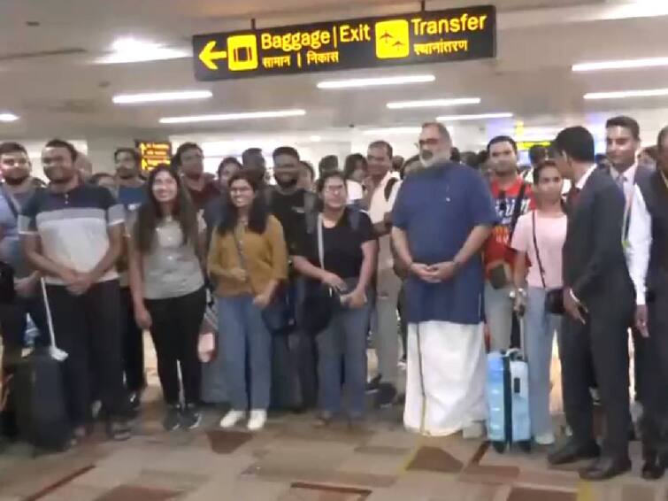 Operation Ajay First flight carrying 212 Indian nationals from Israel, lands in Delhi Operation Ajay: தொடங்கியது ஆபரேஷன் அஜய் திட்டம்! இஸ்ரேலில் இருந்து இந்தியாவுக்கு அழைத்து வரப்படும் மக்கள்!