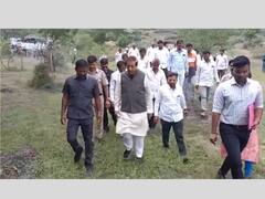 कराड : पवारवाडी-नांदगावमधील पाझर तलाव वाढवण्याची गरज; आमदार पृथ्वीराज चव्हाणांकडून वनविभाग व जलसंधारण विभागासोबत पाहणी