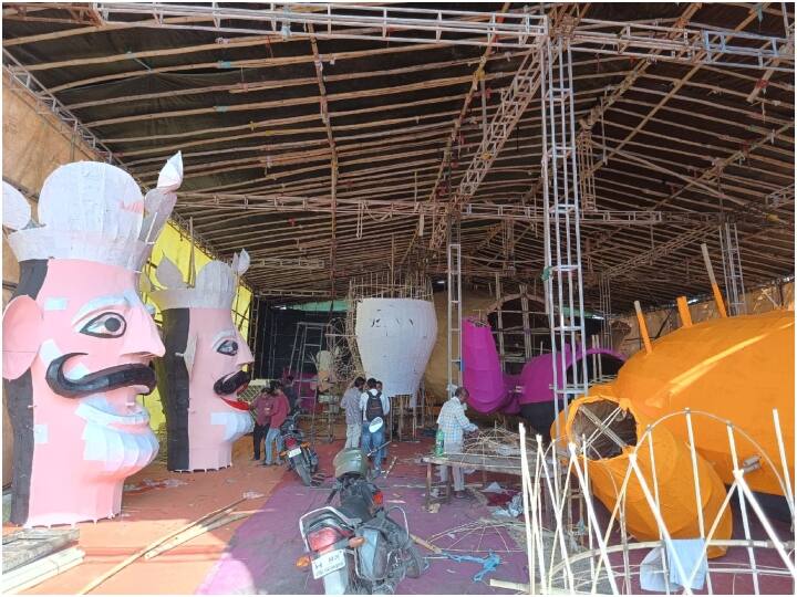 कोटा के राष्ट्रीय दशहरा मेला देश-दुनिया में अपनी अलग ही पहचान रखता है. राष्ट्रीय दशहरा मेले में इस बार कोटा नगर निगम द्वारा 75 फुट का रावण बनाया जा रहा है जो अपने आप में आकर्षण का केंद्र होगा.